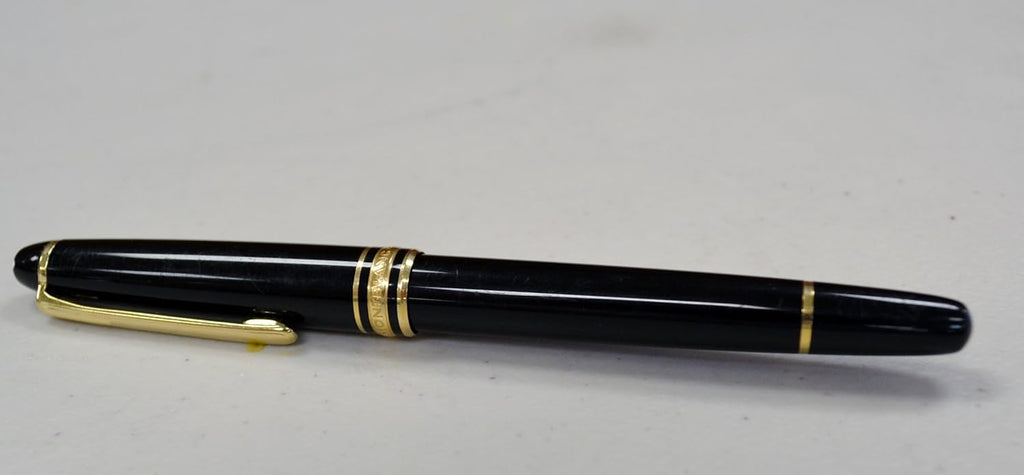 Black with Gold Trim Fountain Pen E553545