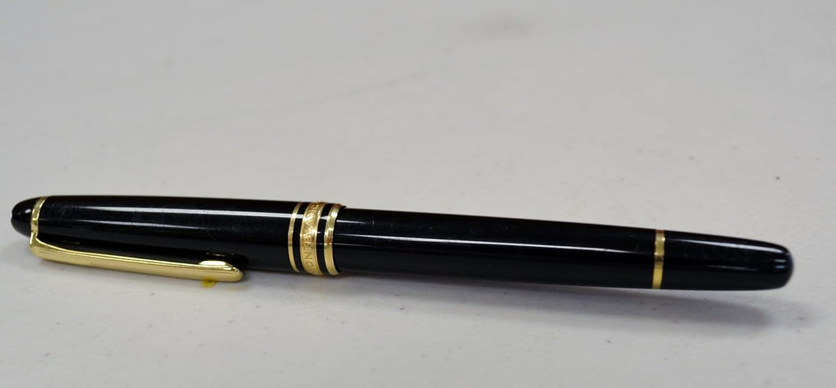 Black with Gold Trim Fountain Pen E553545