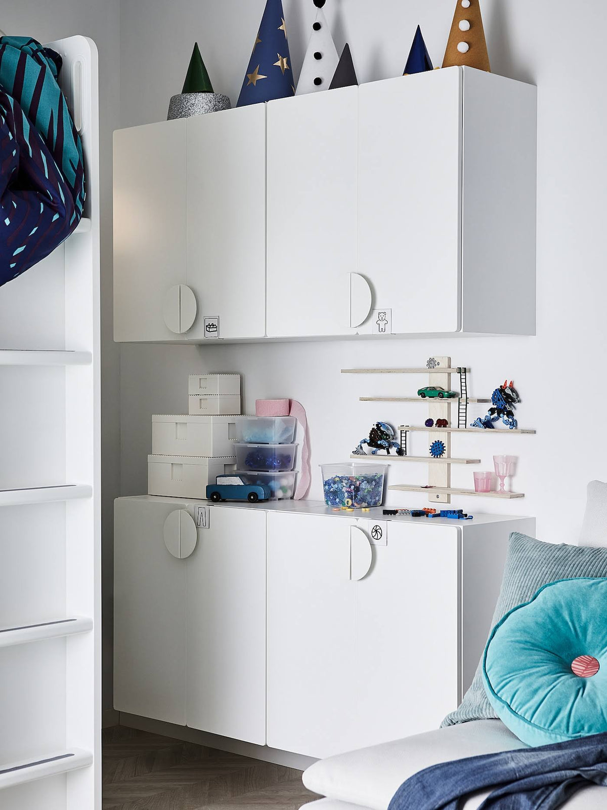 White Wall Cabinet with 1 Shelf M733590