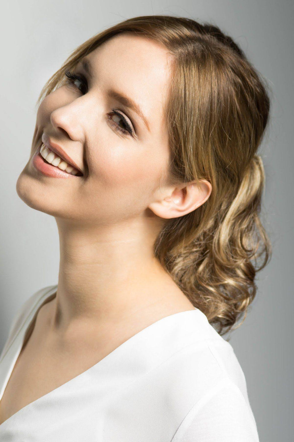 Blonde 9 inch Ponytail Spring Clip V396
