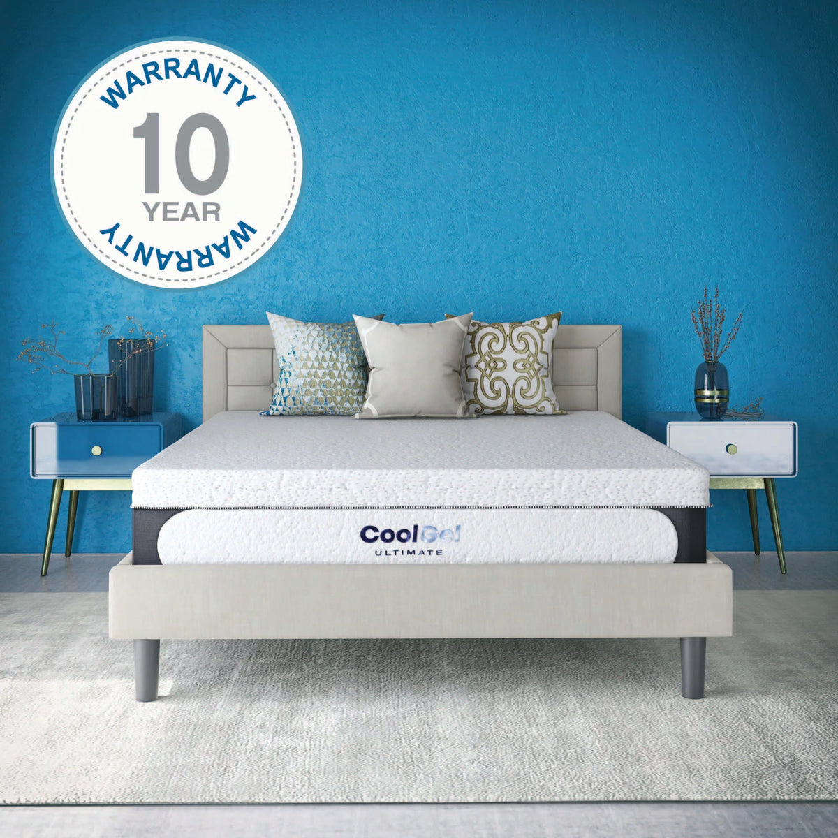 Queen Gel Memory Foam Mattress with 2 Pillows Z25915