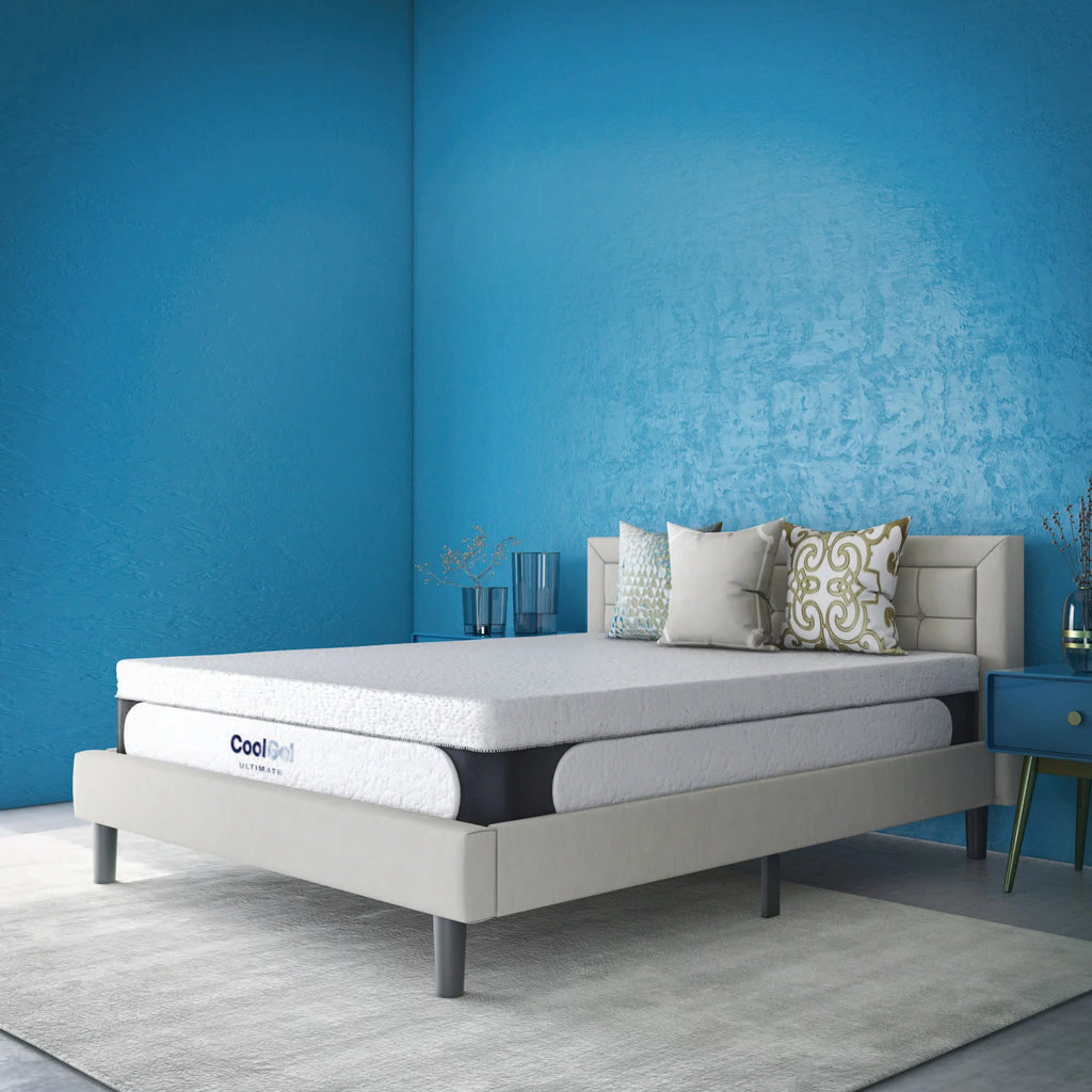 Queen Gel Memory Foam Mattress with 2 Pillows Z25915