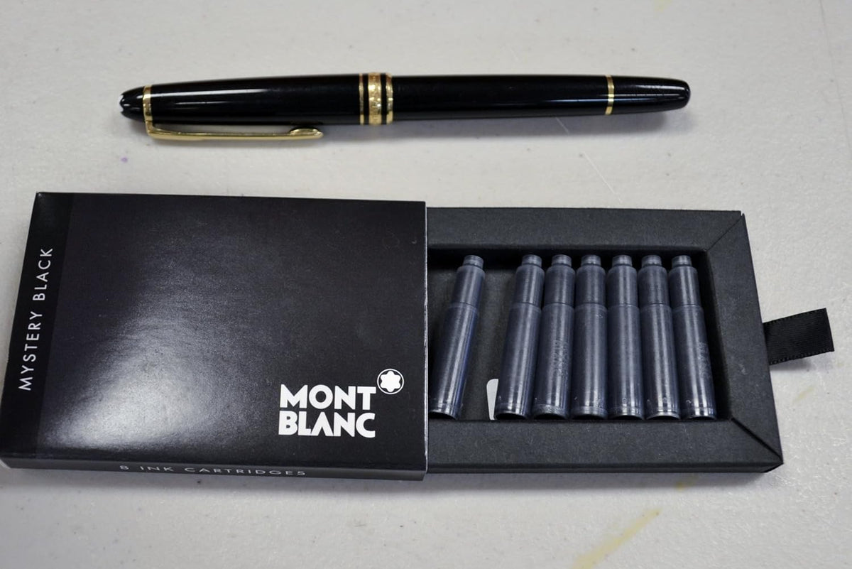 Black with Gold Trim Fountain Pen E553545