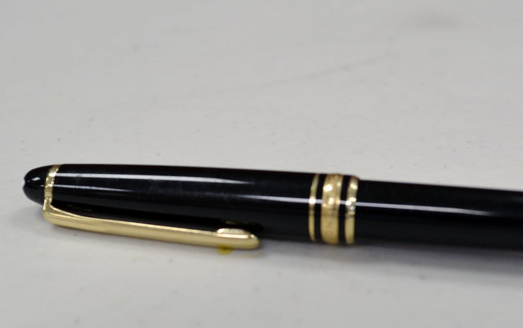 Black with Gold Trim Fountain Pen E553545