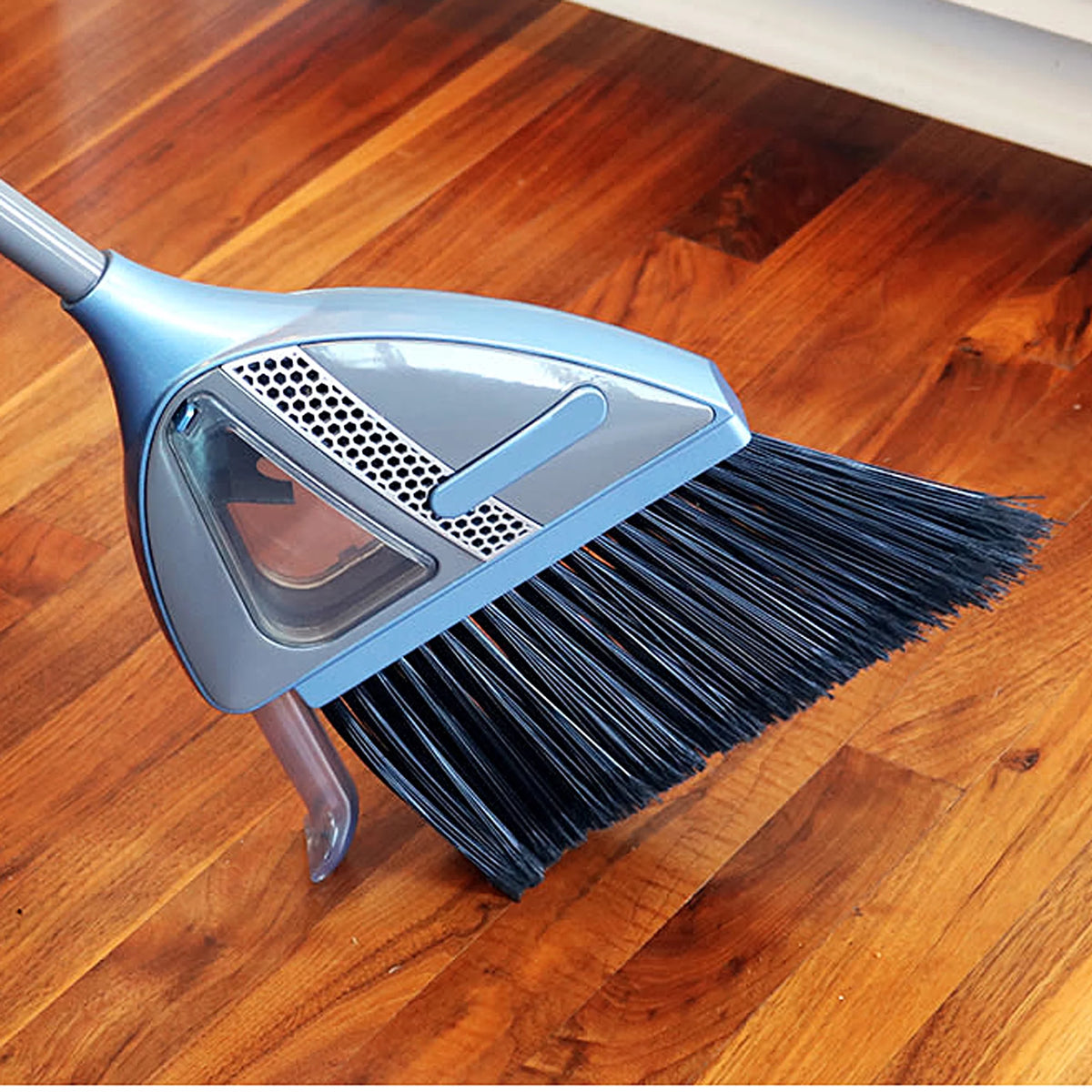 Vacuum Broom E8838