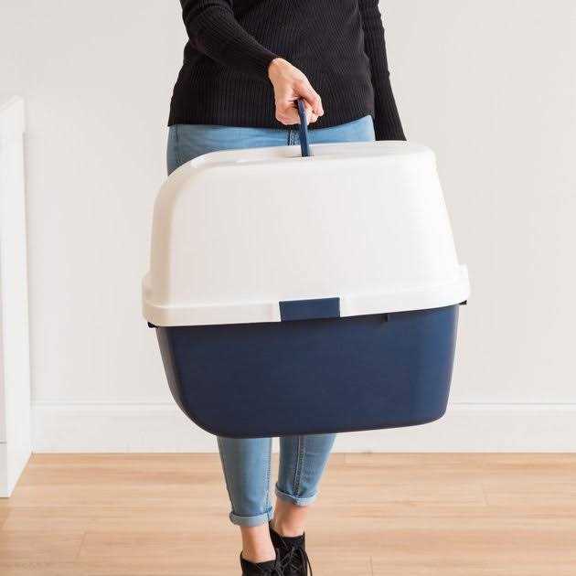Hooded Cat Litter Box with Scoop Y49991